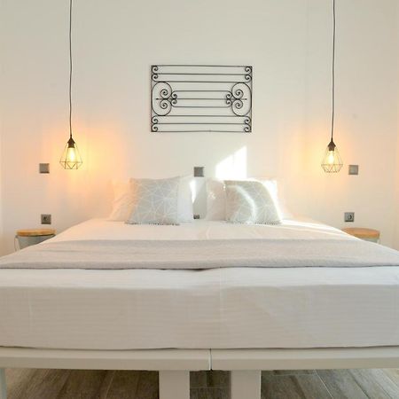 Margaritari Studios Milos Adamantas  Luaran gambar