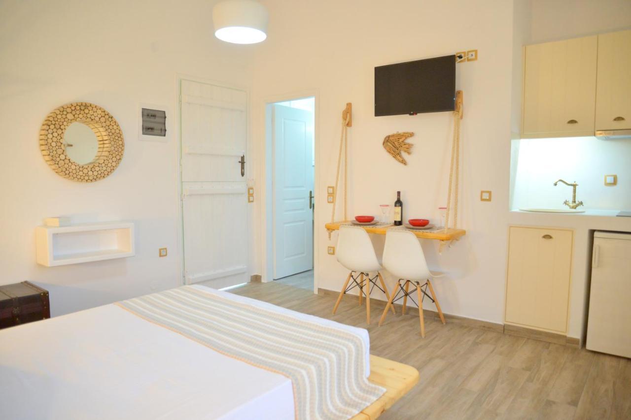 Margaritari Studios Milos Adamantas  Luaran gambar