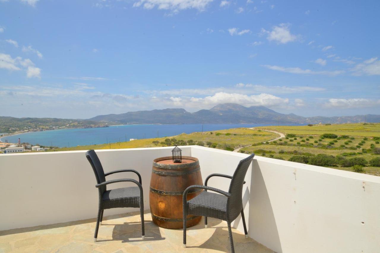 Margaritari Studios Milos Adamantas  Luaran gambar