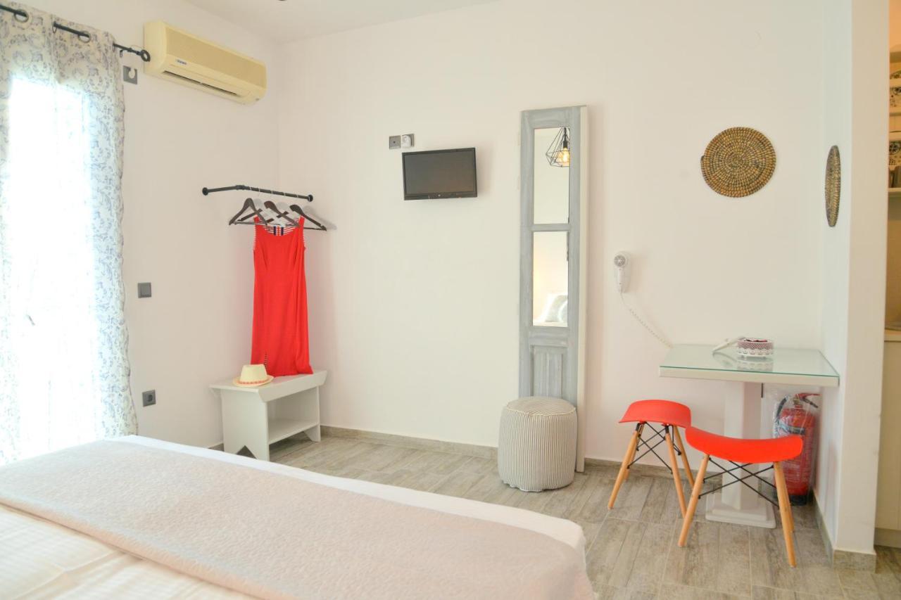Margaritari Studios Milos Adamantas  Luaran gambar