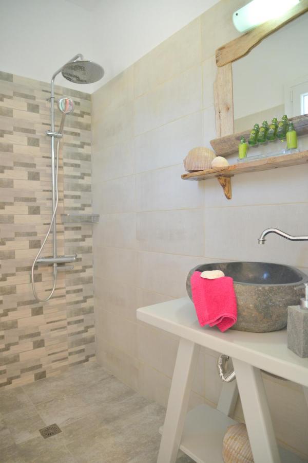 Margaritari Studios Milos Adamantas  Luaran gambar