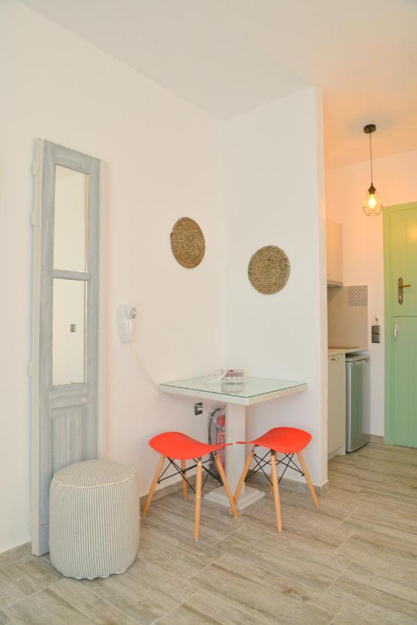 Margaritari Studios Milos Adamantas  Luaran gambar