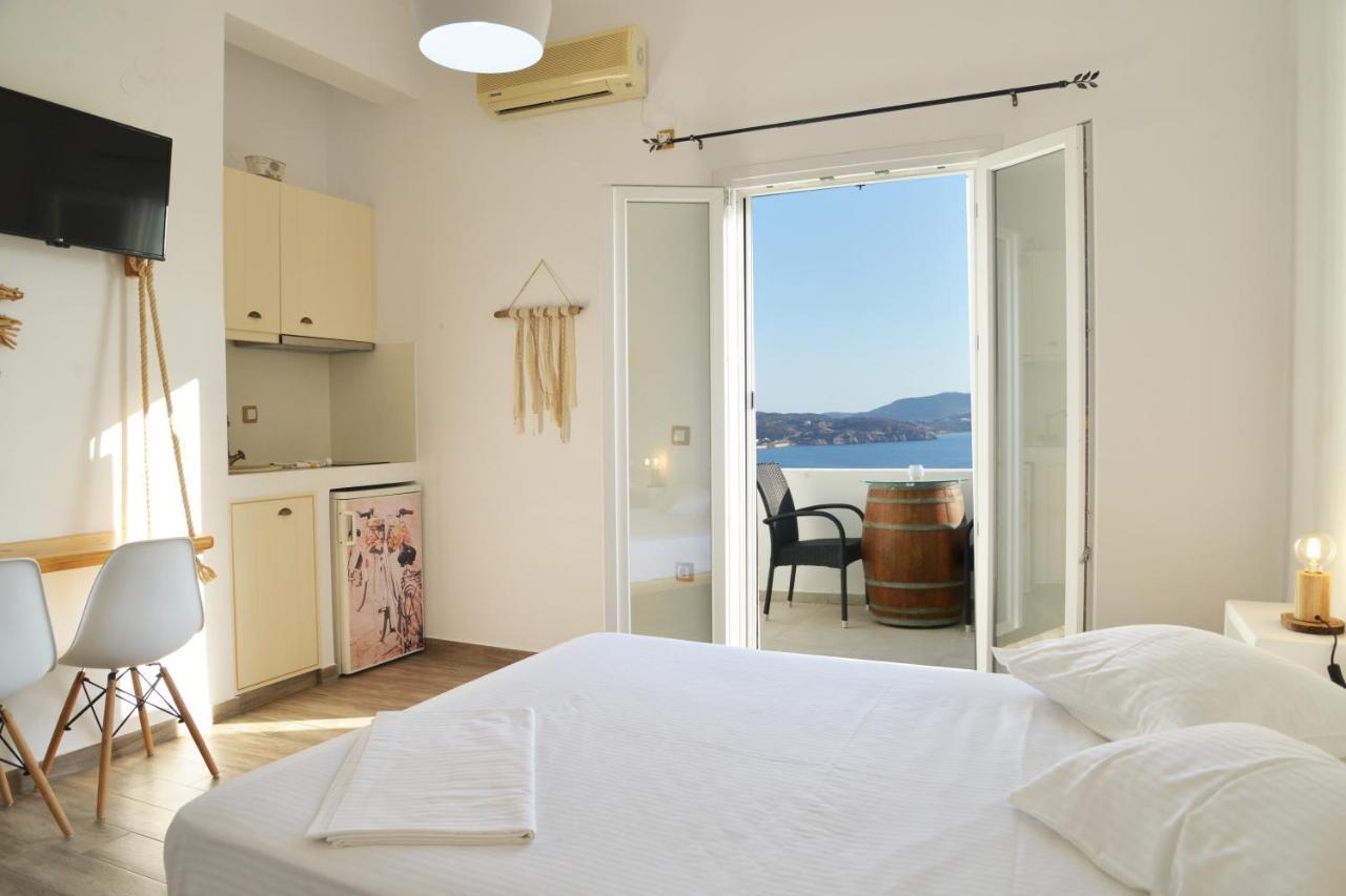 Margaritari Studios Milos Adamantas  Luaran gambar