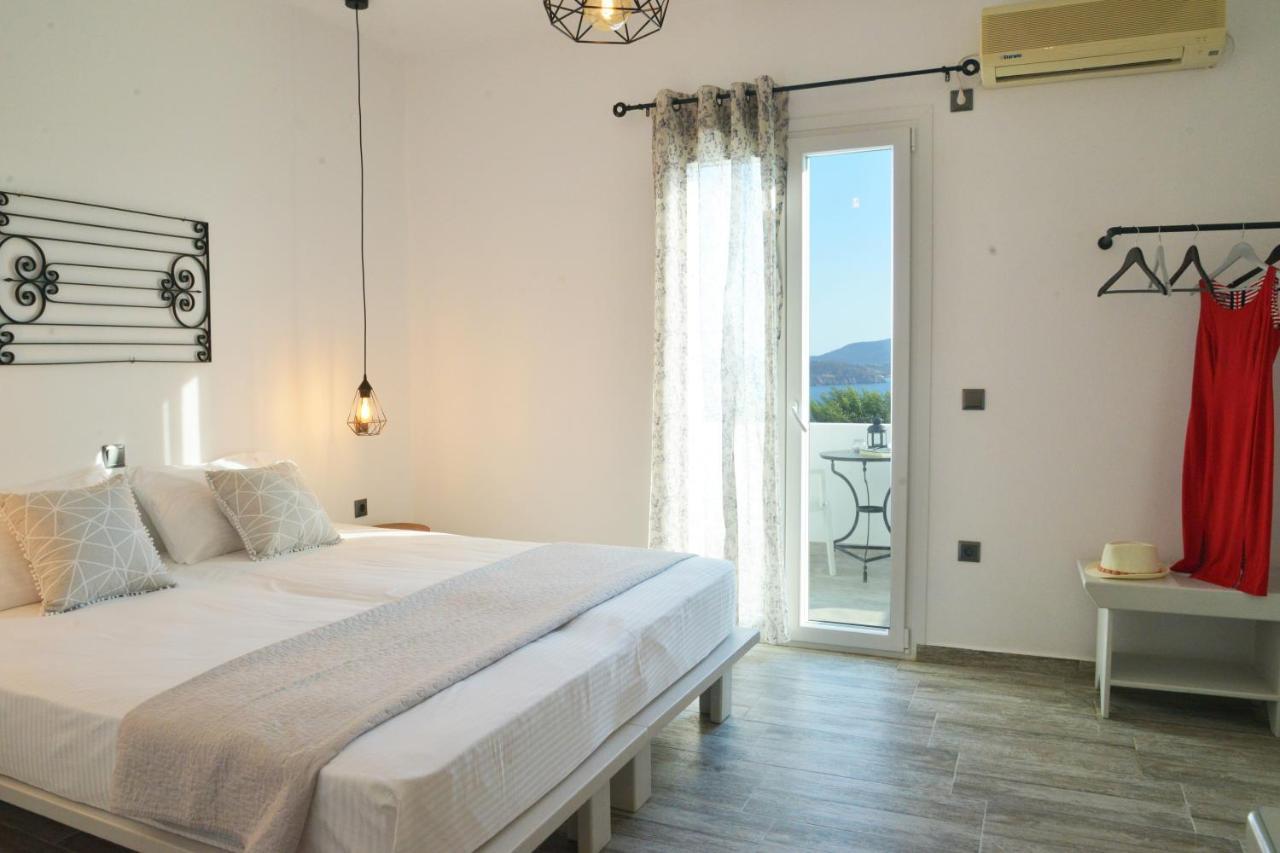Margaritari Studios Milos Adamantas  Luaran gambar