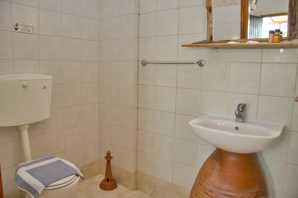 Margaritari Studios Milos Adamantas  Bilik gambar
