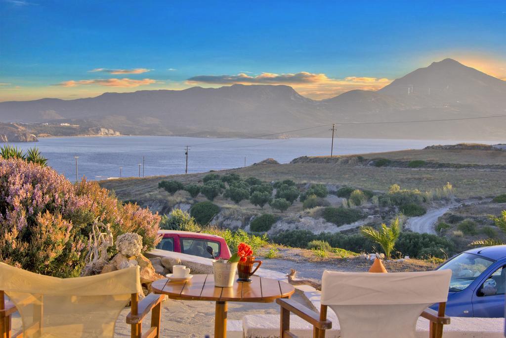Margaritari Studios Milos Adamantas  Bilik gambar