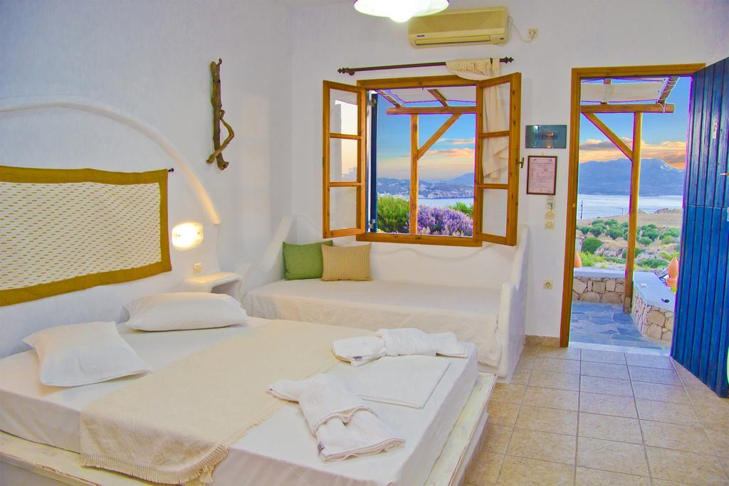 Margaritari Studios Milos Adamantas  Bilik gambar