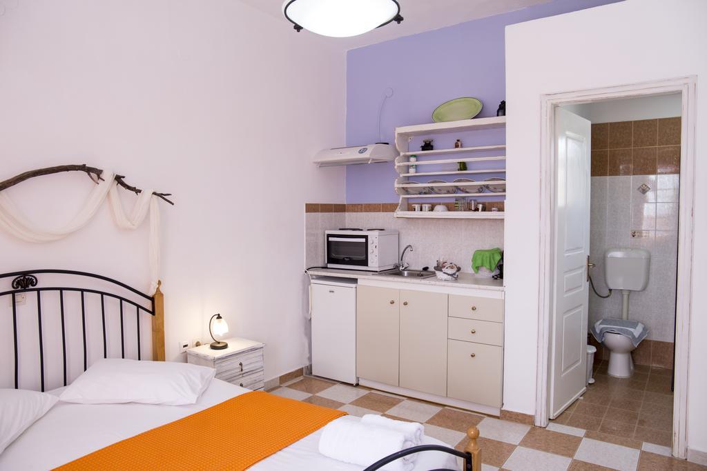 Margaritari Studios Milos Adamantas  Luaran gambar