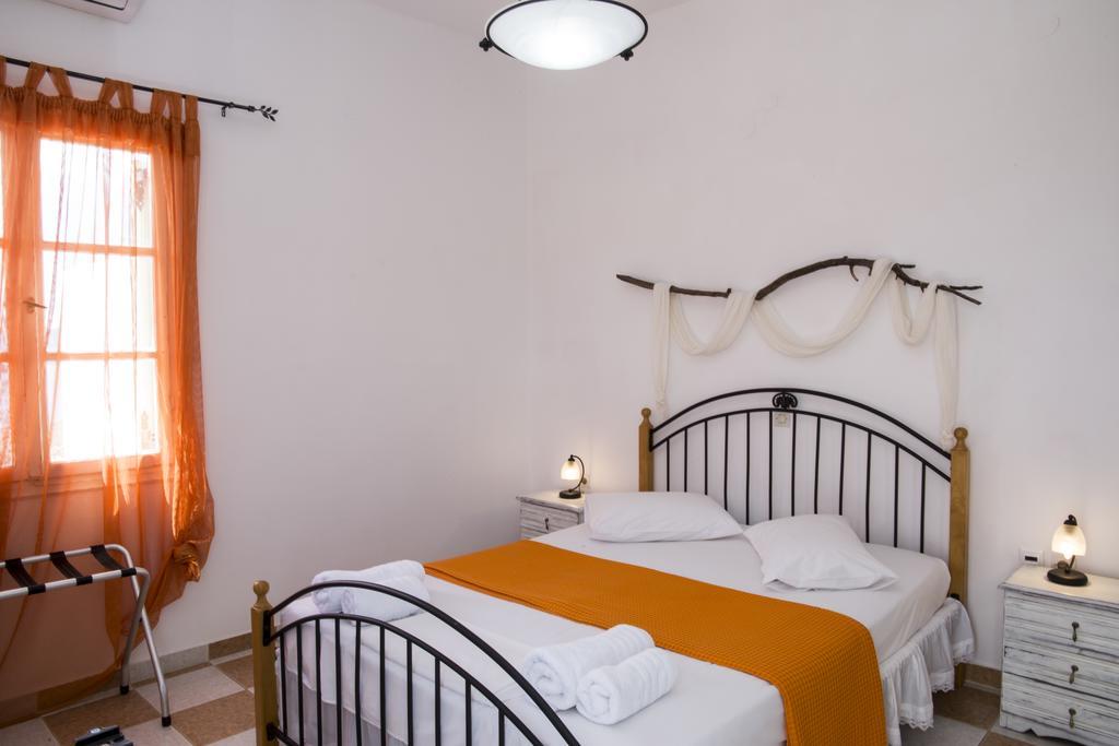 Margaritari Studios Milos Adamantas  Luaran gambar