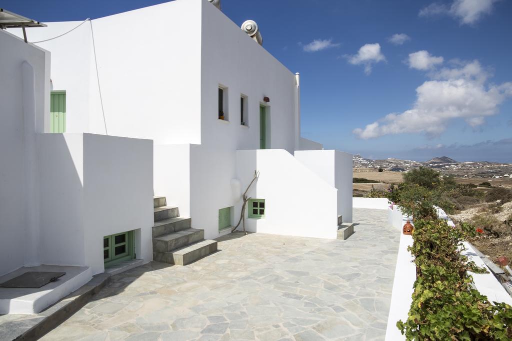 Margaritari Studios Milos Adamantas  Luaran gambar