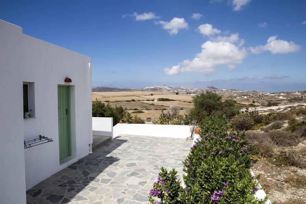 Margaritari Studios Milos Adamantas  Luaran gambar