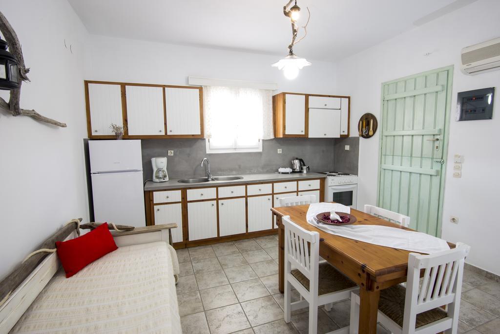 Margaritari Studios Milos Adamantas  Luaran gambar