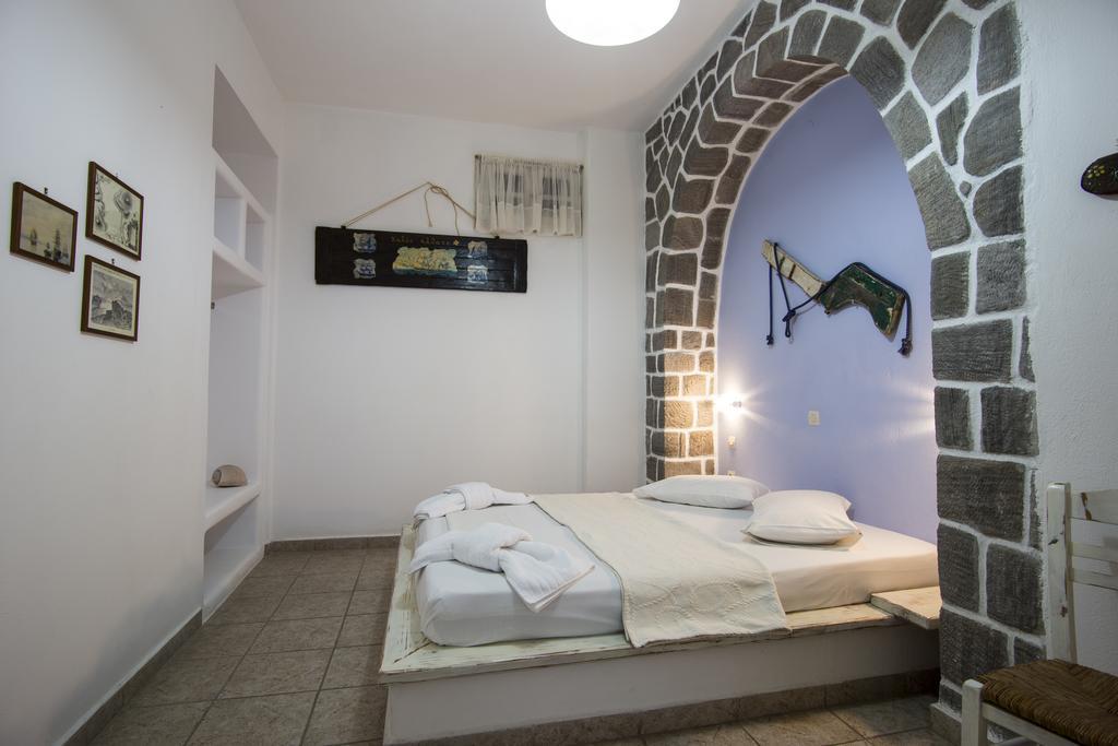 Margaritari Studios Milos Adamantas  Luaran gambar