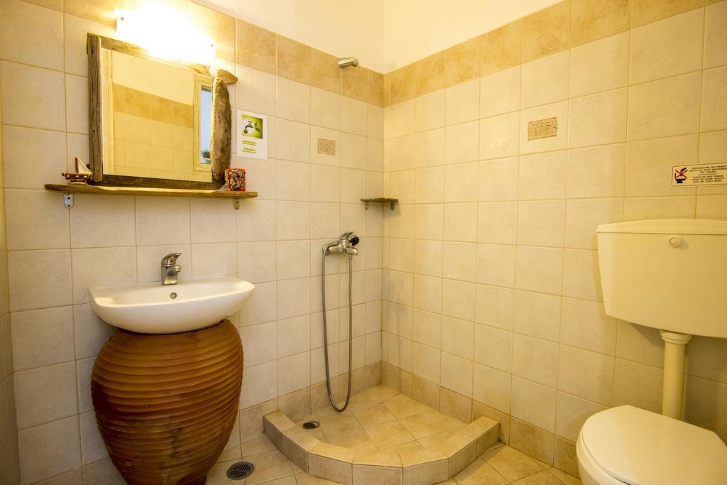 Margaritari Studios Milos Adamantas  Luaran gambar