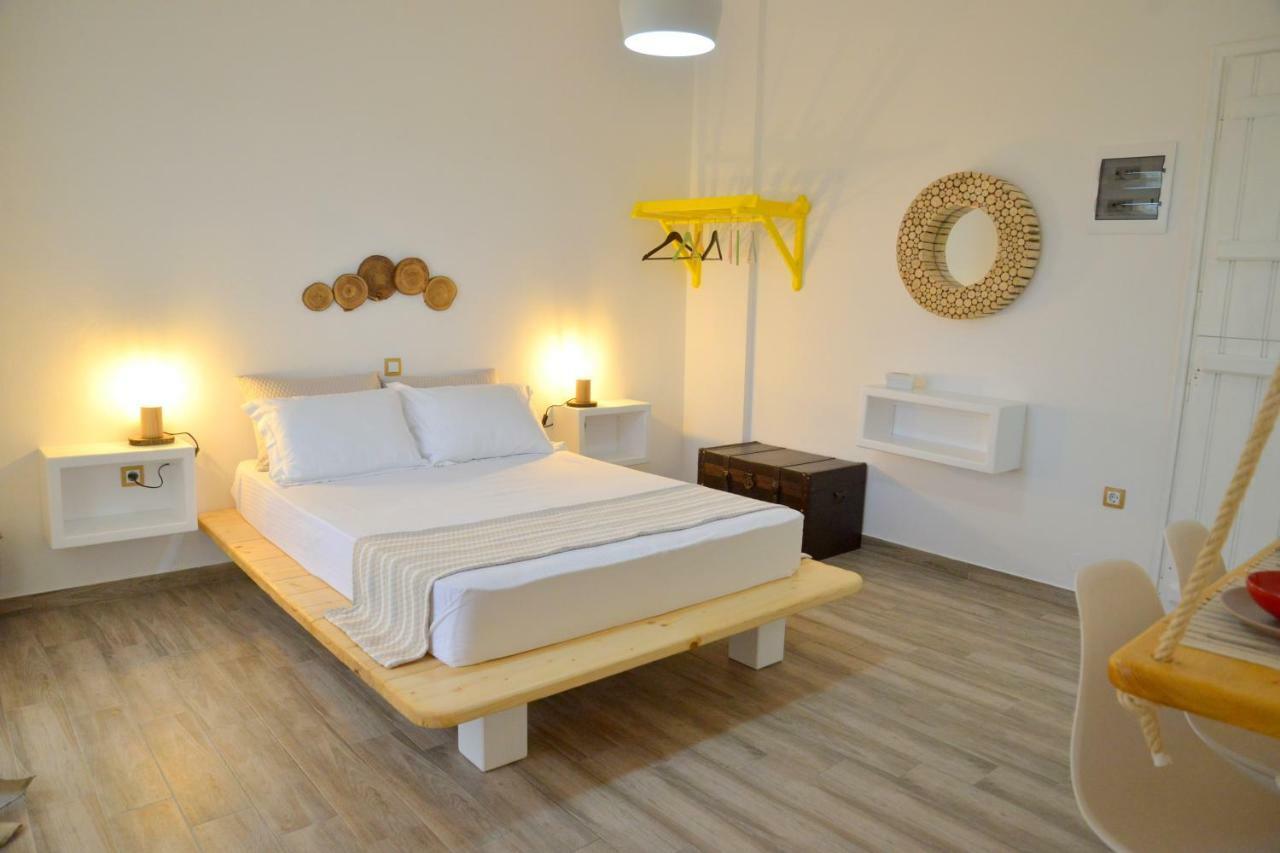 Margaritari Studios Milos Adamantas  Luaran gambar