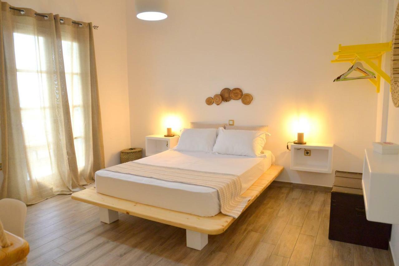 Margaritari Studios Milos Adamantas  Luaran gambar